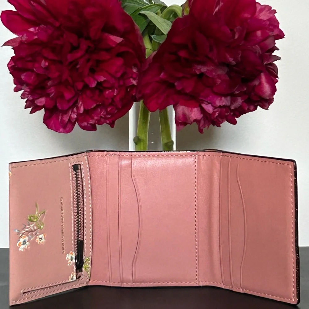 COACH 1941 Glovetanned Leather Trifold Compact Wallet w/Floral Bow Embossing